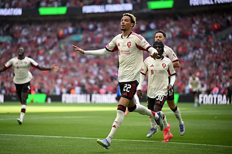 إيكيتيكي يسجل أولى أهدافه الرسمية مع ليفربول في أربع دقائق