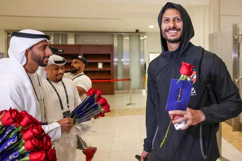 استقبال استثنائي لبعثة الأهلي في الإمارات (صور)