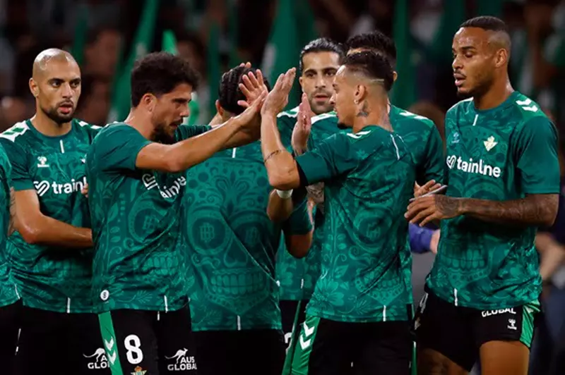 ريال بيتيس ينتفض بثلاثية في شباك مايوركا